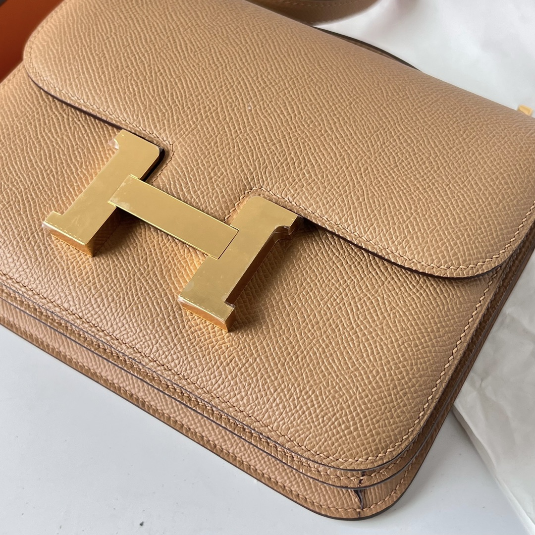 Hermes Constance 24cm Shoulder Bag In Sesame Epsom Leather